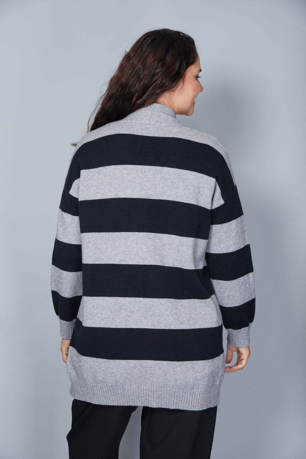 Cardigan Modelo Melania Color Negro/Gris