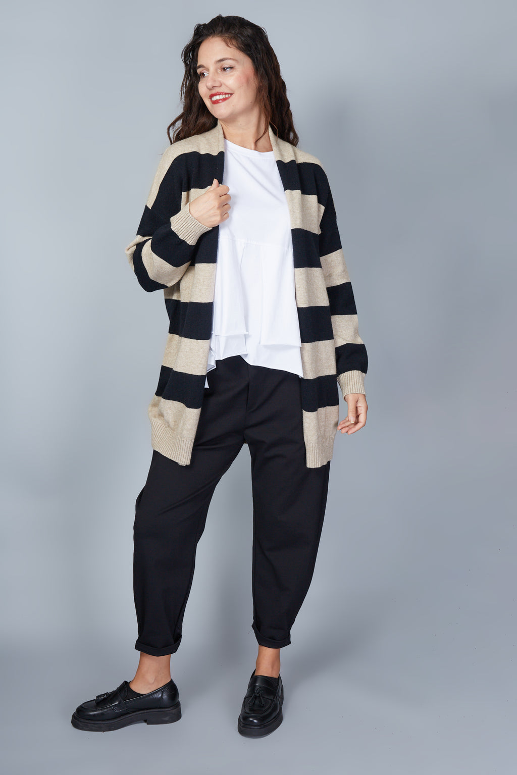 Cardigan Modelo Melania Color Negro/Beige