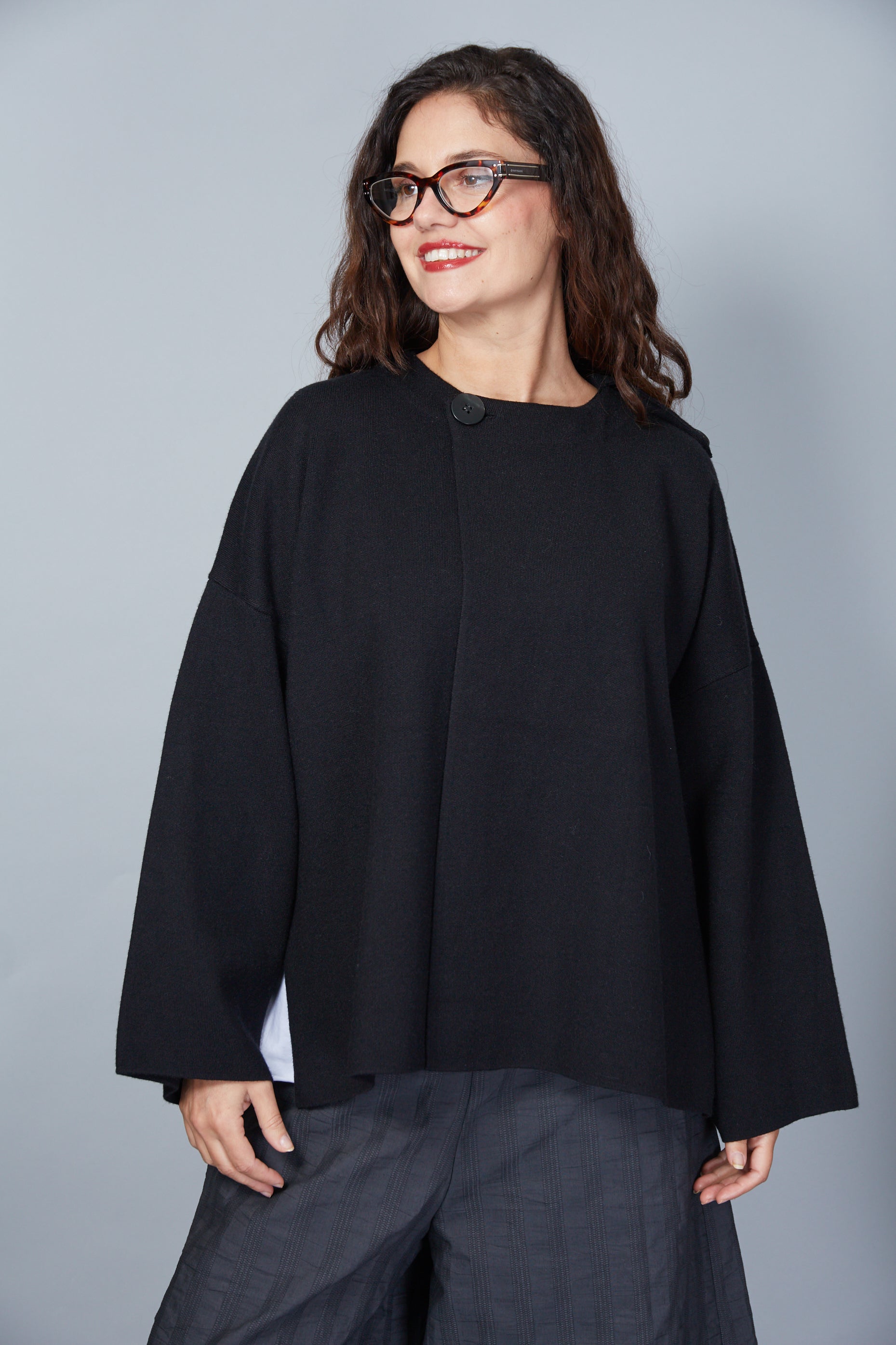 Cardigan Modelo Assisi Color Negro