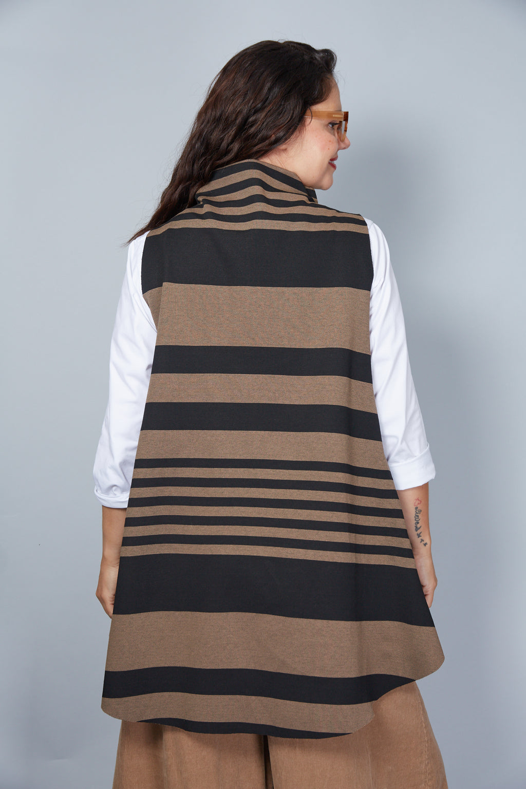 Chaleco Asimétrico Modelo Lorella Color Café