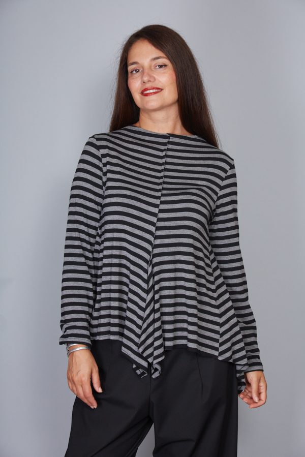 Camiseta Modelo Marta Color Negro/Gris
