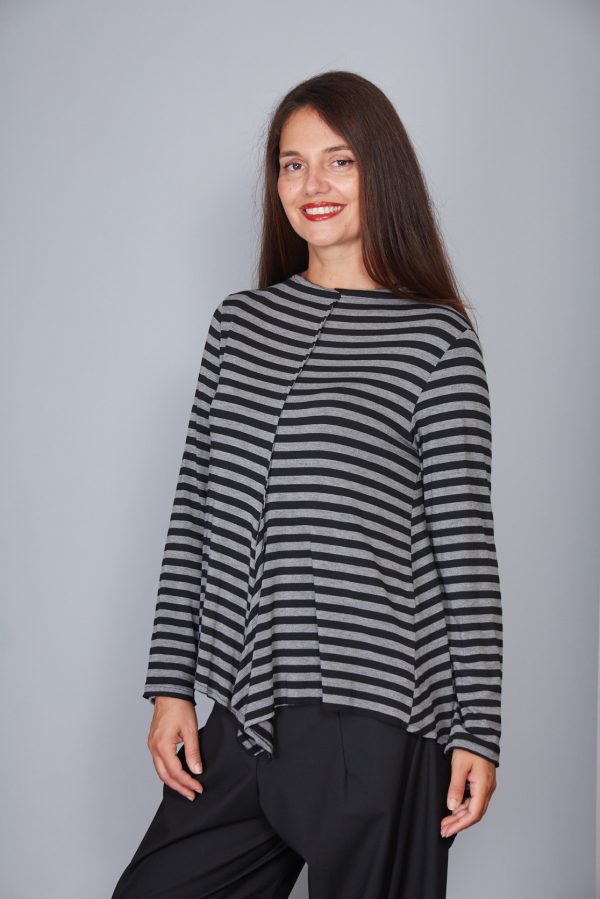 Camiseta Modelo Marta Color Negro/Gris