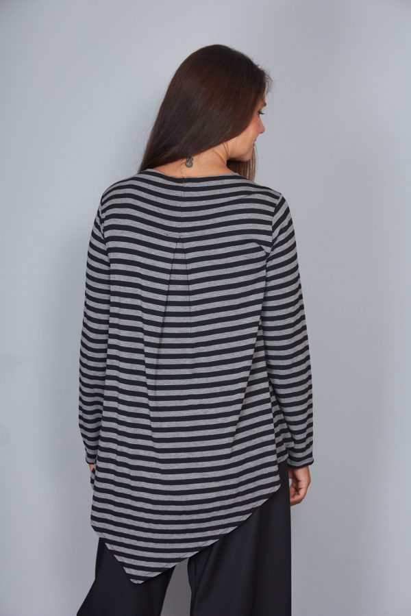 Camiseta Modelo Marta Color Negro/Gris