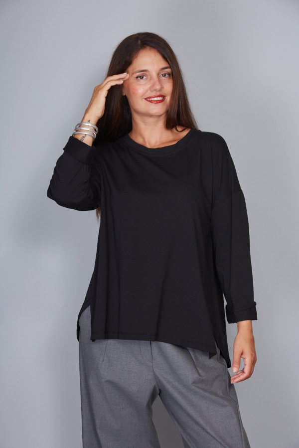 Camiseta Modelo Evelina Color Negro