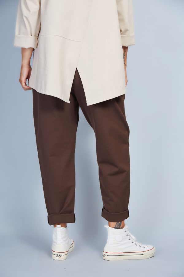 Pantalón Modelo Ancilla Color Marrón